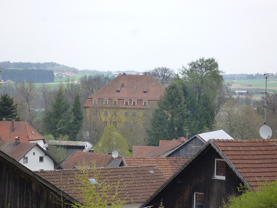 Schloss Wiesenfelden - Heute genutzt als Umwelt Bildungszentrum - Schloss Wiesenfelden in der ErlebnisRegion Bayerischer Wald