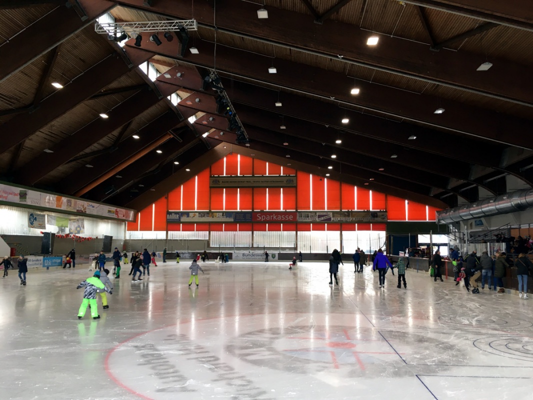 Eishalle Regen Innenansicht - Eissportzentrum Regen in der ErlebnisRegion Bayerischer Wald