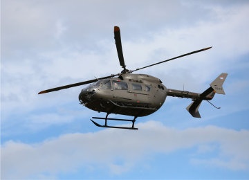 Hubschrauber im Landeanflug - Flugplatz Sonnen in der ErlebnisRegion Bayerischer Wald