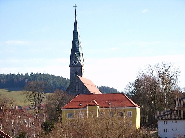 Rathaus und Kirche von Teisnach - Teisnach in der ErlebnisRegion Bayerischer Wald