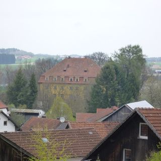 Schloss Wiesenfelden - Heute genutzt als Umwelt Bildungszentrum - Schloss Wiesenfelden in der ErlebnisRegion Bayerischer Wald