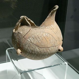 Tongefäß Lengyel-Kultur ca. 4300 v. Chr. - Museum Quintana in Künzing in der ErlebnisRegion Bayerischer Wald